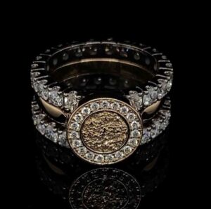 Touche ring met briljanten, verkrijgbaar bij Juwelier Ed Ydo. Mogelijk met eigen ontwerp